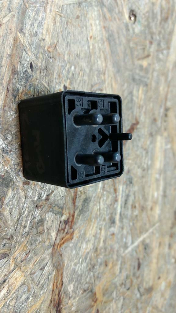 Original Mercedes Benz ABS-Relais 12V 50A NEU