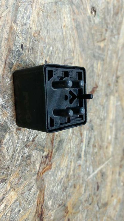Original Mercedes Benz ABS-Relais 12V 50A NEU