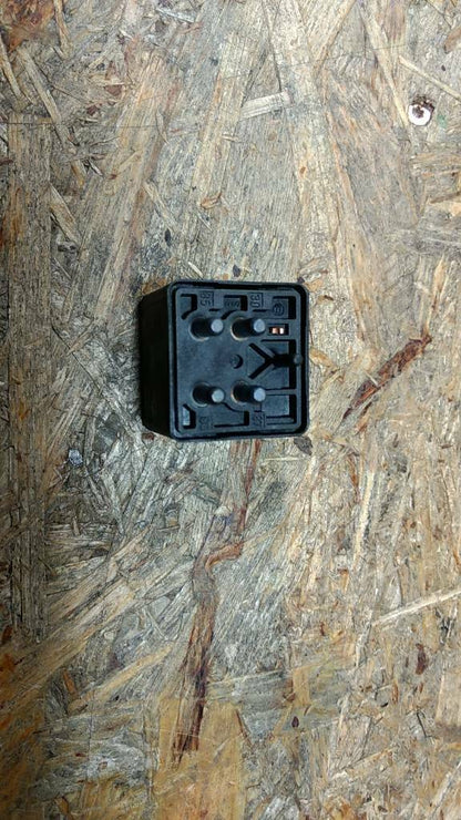 Original Mercedes Benz ABS-Relais 12V 50A NEU
