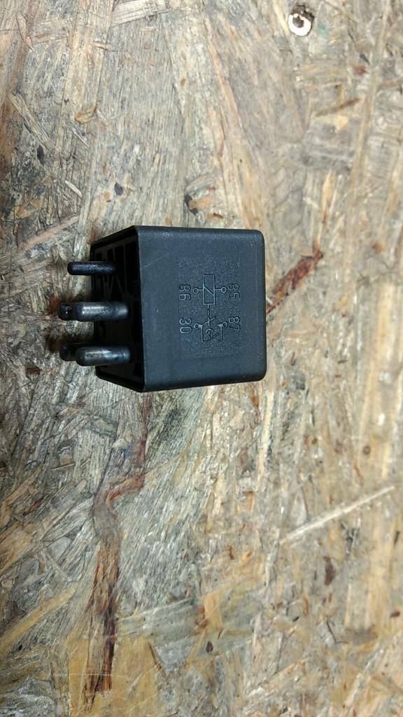 Original Mercedes Benz ABS-Relais 12V 50A NEU