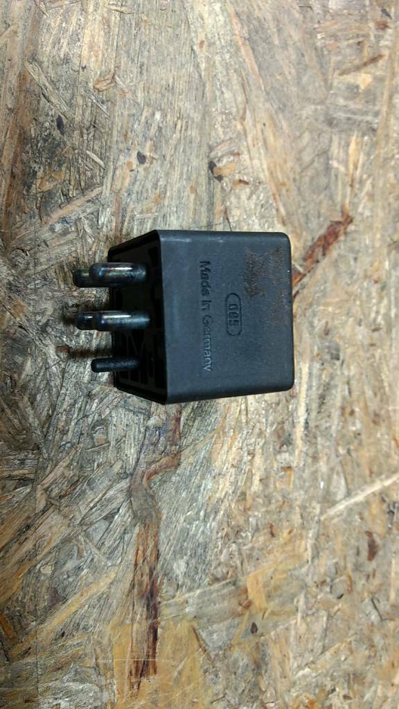 Original Mercedes Benz ABS-Relais 12V 50A NEU