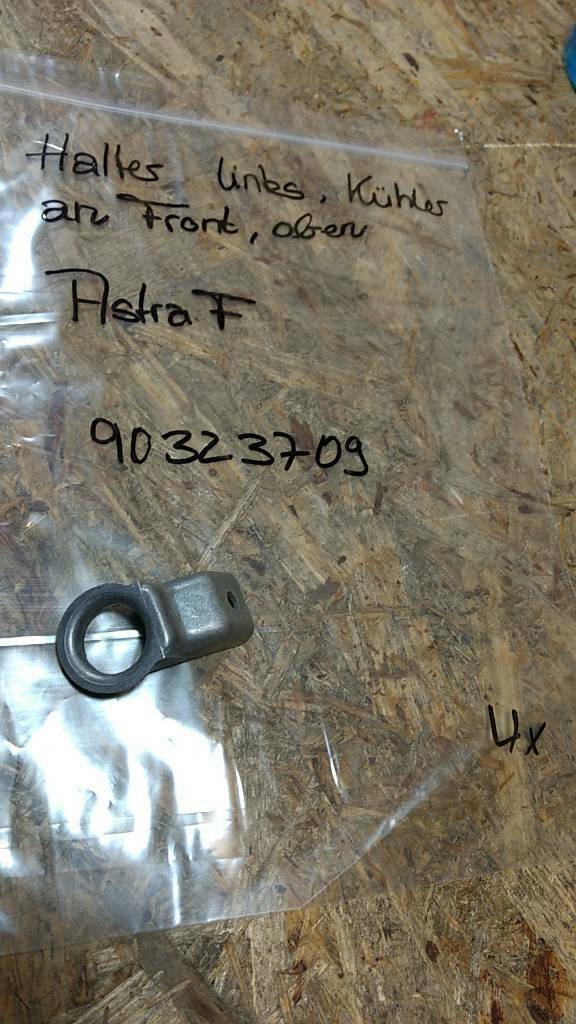 Original GM Opel Astra F Halter links Kühler an Front oben NEU