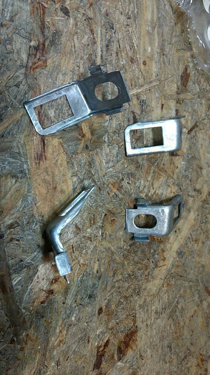 Original GM Opel Astra F Satz Halter links Kühlergitter NEU