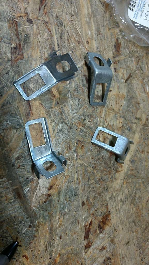 Original GM Opel Astra F Satz Halter links Kühlergitter NEU