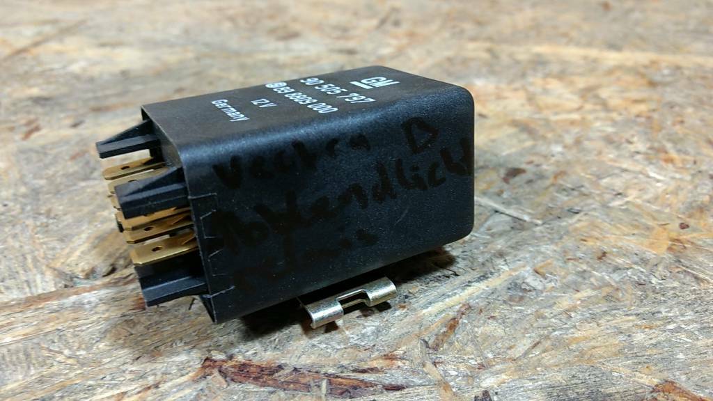 Original GM Opel Vectra B Abblendlicht Relais NEU