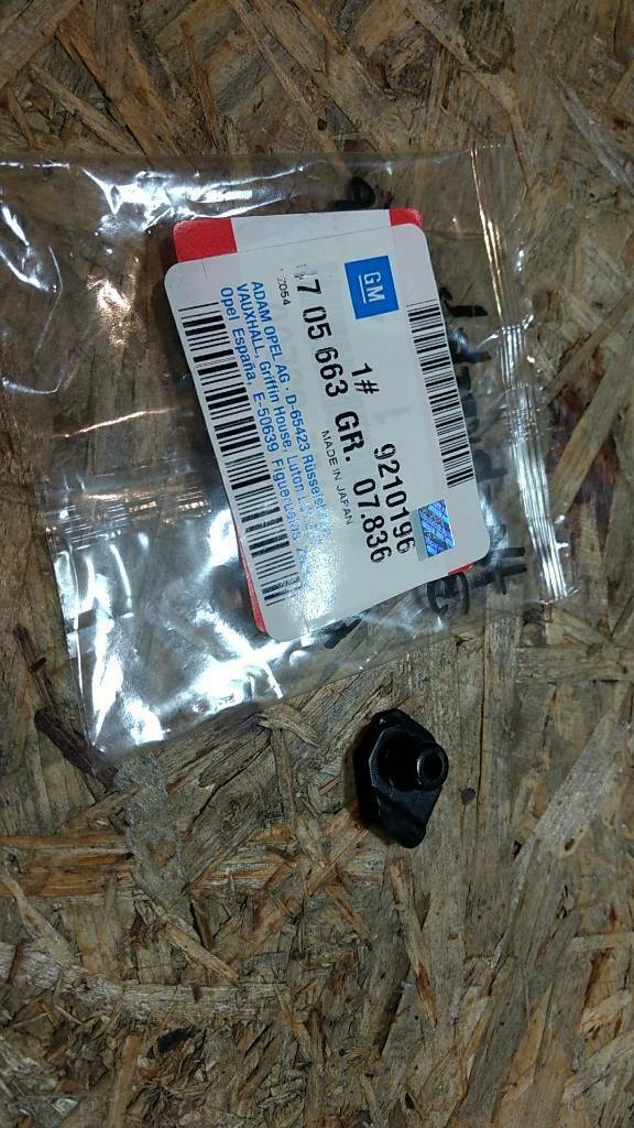Original GM Opel Agila A Befestigungsclip Heckverkleidung NEU