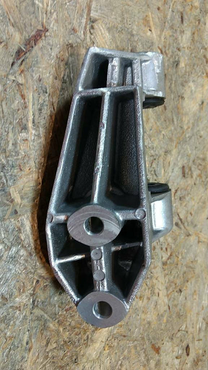 Original GM Opel Halter Lichtmaschine Omega A NEU