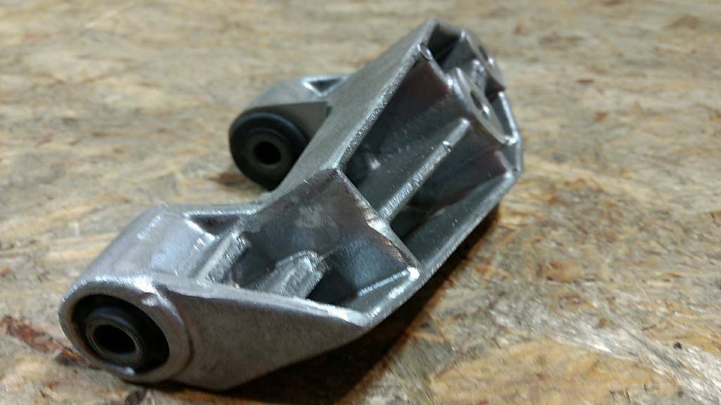 Original GM Opel Halter Lichtmaschine Omega A NEU