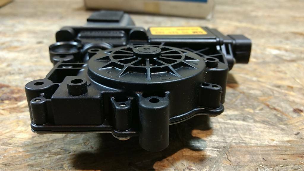 Original GM Opel Astra F Fensterhebermotor Türe vorne links NEU