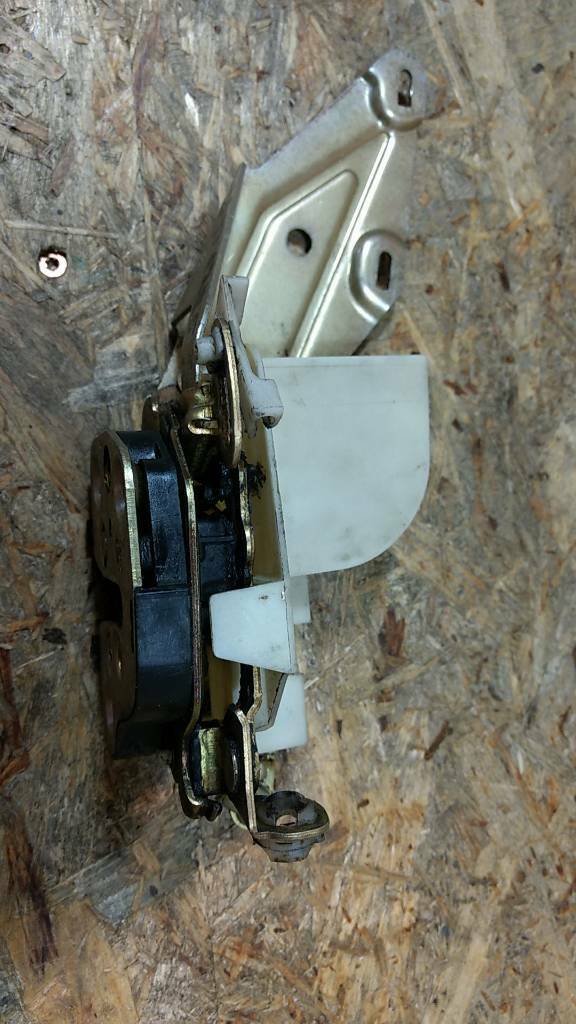 Original GM Opel Vectra A Türschloss vorne links NEU