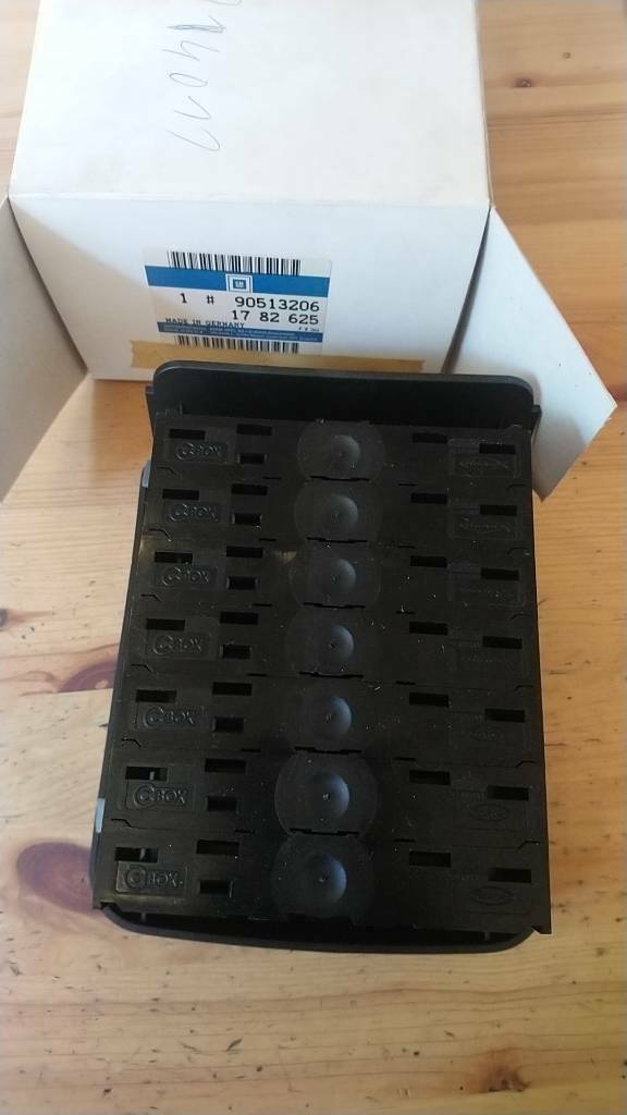 Opel Omega B Kassettenbox neu Original GM