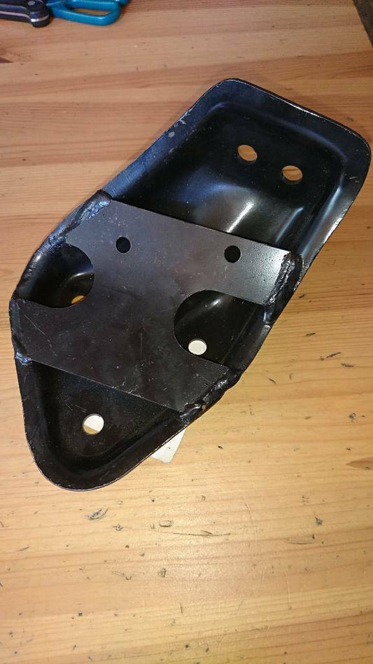 Kadett E Motorhalter vorne rechts neu original GM