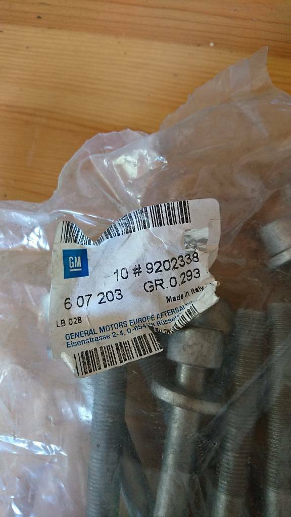 Astra F 1.7 TD Diesel Set Zylinderkopfschrauben neu original GM