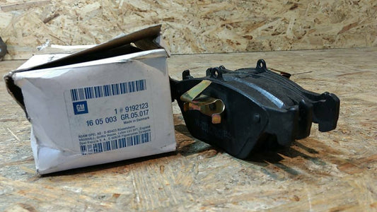 Original GM Opel Bremsbeläge vorne Calibra Omega B Vectra A NEU