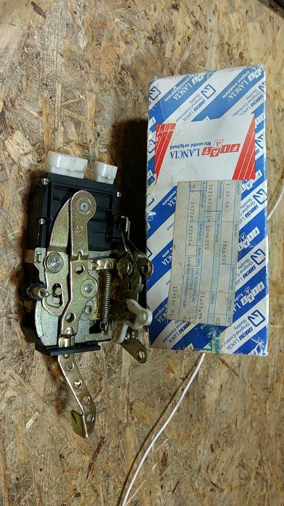 Original Fiat Lancia Schloss v.l Z.V Fiat Tempra NEU
