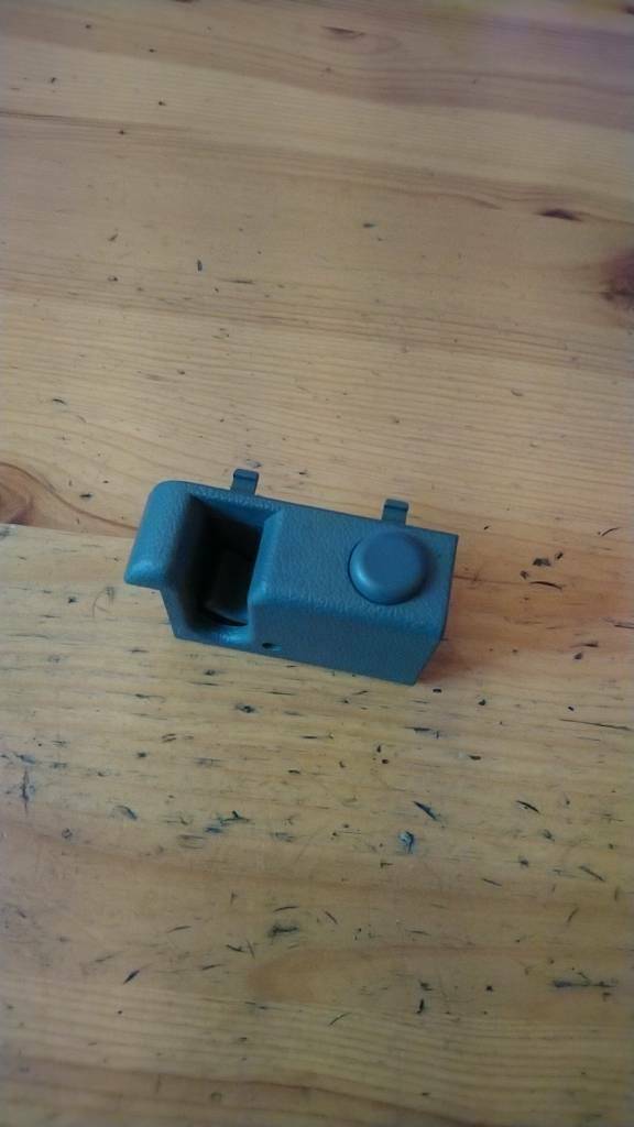 Kadett E Hutablage Halter neu Original GM