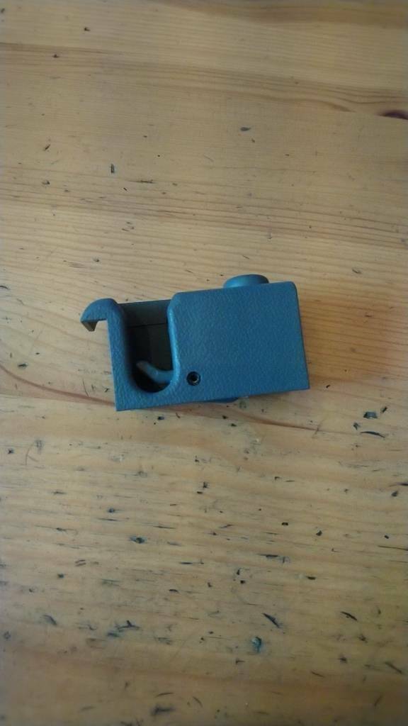 Kadett E Hutablage Halter neu Original GM