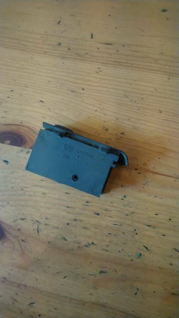 Kadett E Hutablage Halter neu Original GM