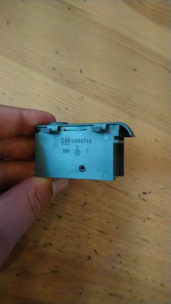 Kadett E Hutablage Halter neu Original GM