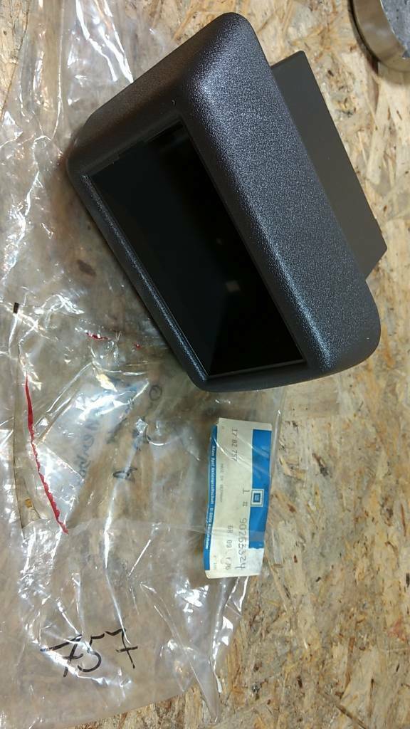 Original GM Opel Omega A Kassettenbox Konsole NEU