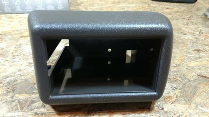 Original GM Opel Omega A Kassettenbox Konsole NEU
