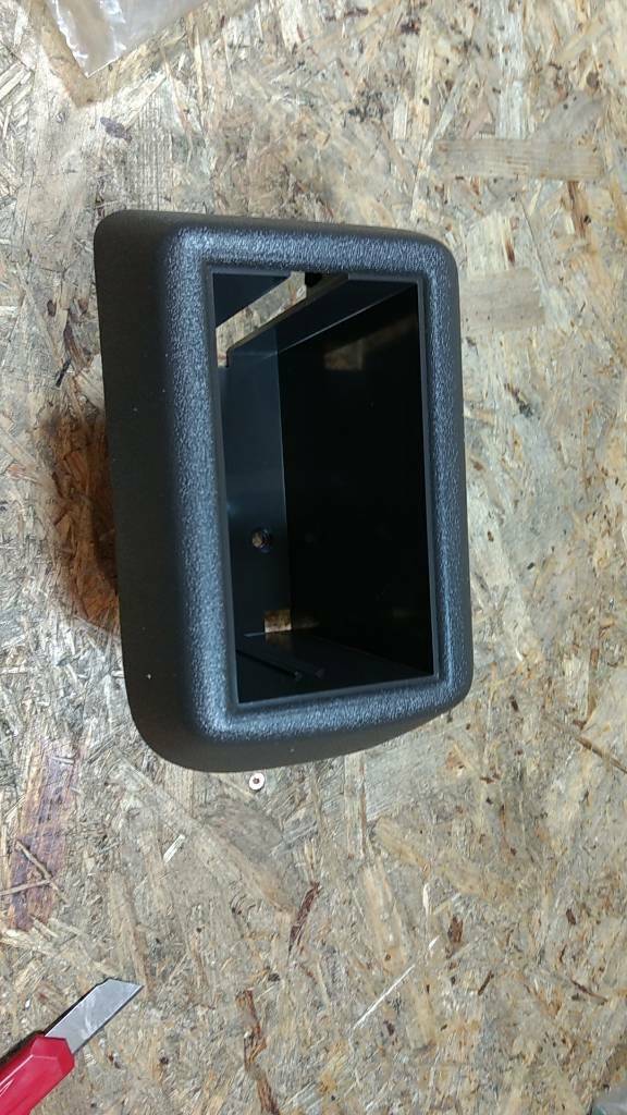 Original GM Opel Omega A Kassettenbox Konsole NEU