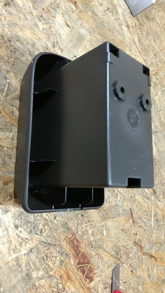 Original GM Opel Omega A Kassettenbox Konsole NEU