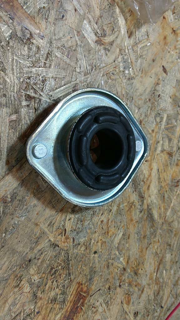 Original GM Opel Halterung Stoßdämpfer Federbein Combo Tigra NEU