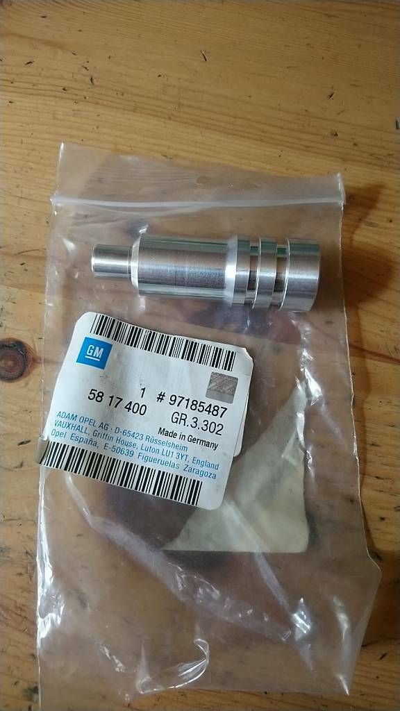Opel Astra G Diesel Zylinderkopfhülse Halter Kraftstoffeinspritzdüse NEU GM 97185487