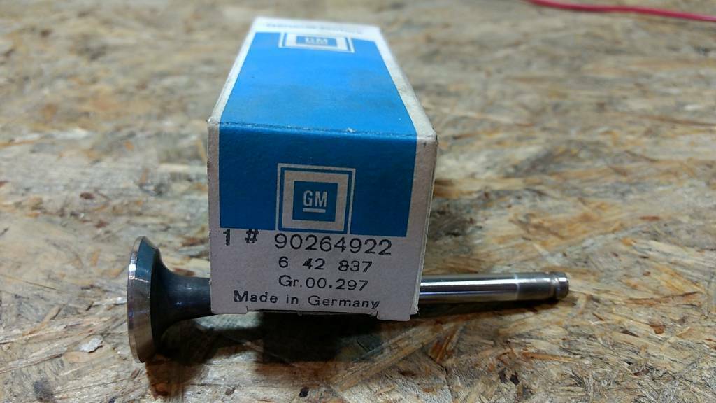 Original GM Opel Auslassventil Kadett C Ascona B 1.0 / 1.2 NEU
