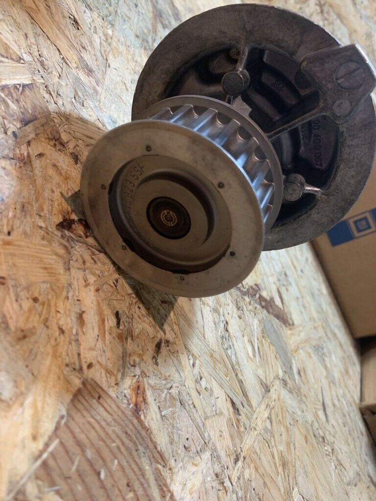Original GM Opel Wasserpumpe Ascona C Kadett E