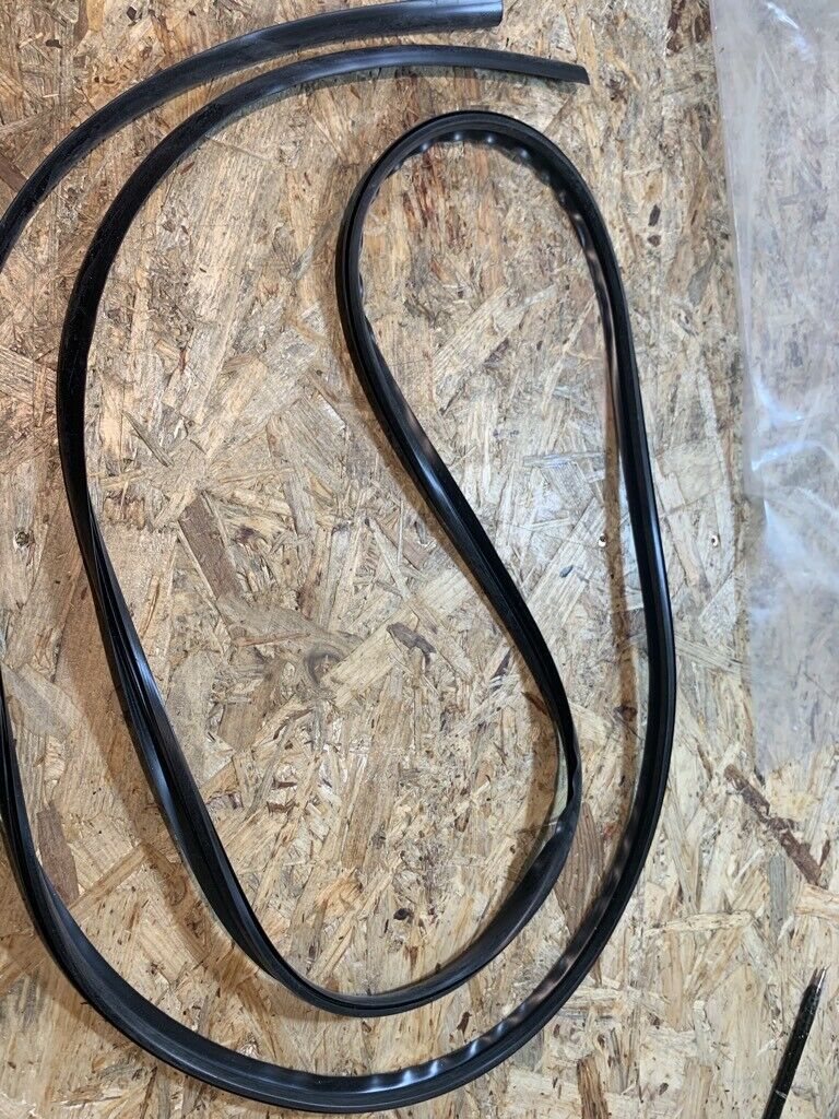 Original GM Opel Frontscheibendichtung Omega A Kadett E