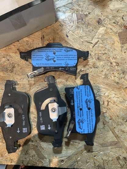 Original GM Opel Meriva Bremsklötze vorne Neu