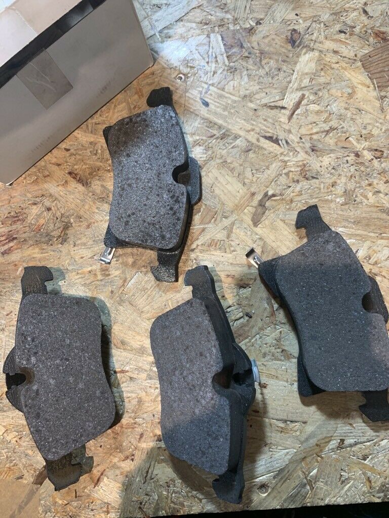 Original GM Opel Meriva Bremsklötze vorne Neu