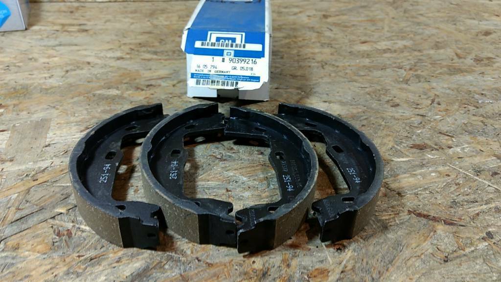 Original GM Opel Astra F G Corsa C Vectra A Bremsbacken NEU