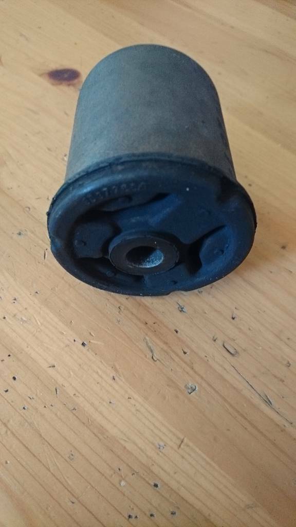 Astra F Kadett E Vectra A Dämpfungsbuchse Hinterachse Neu GM