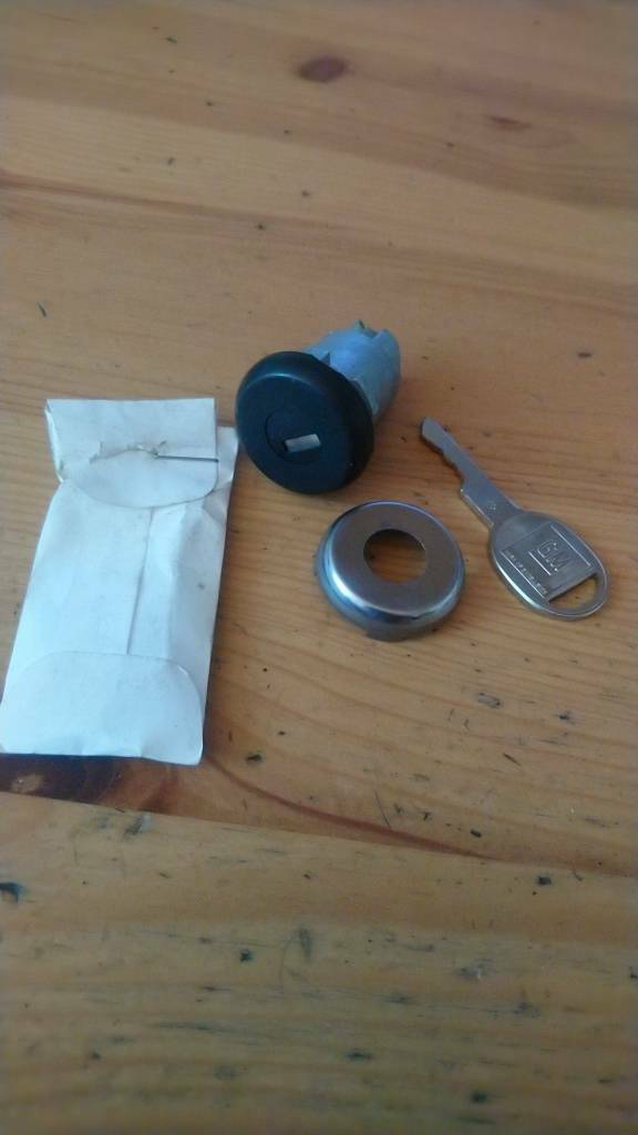 Chevrolet Cavalier Pontiac Sunbird Schließzylinder Schloss neu GM