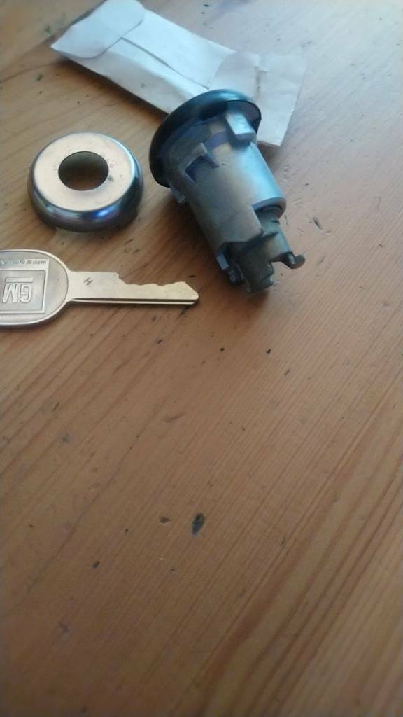 Chevrolet Cavalier Pontiac Sunbird Schließzylinder Schloss neu GM