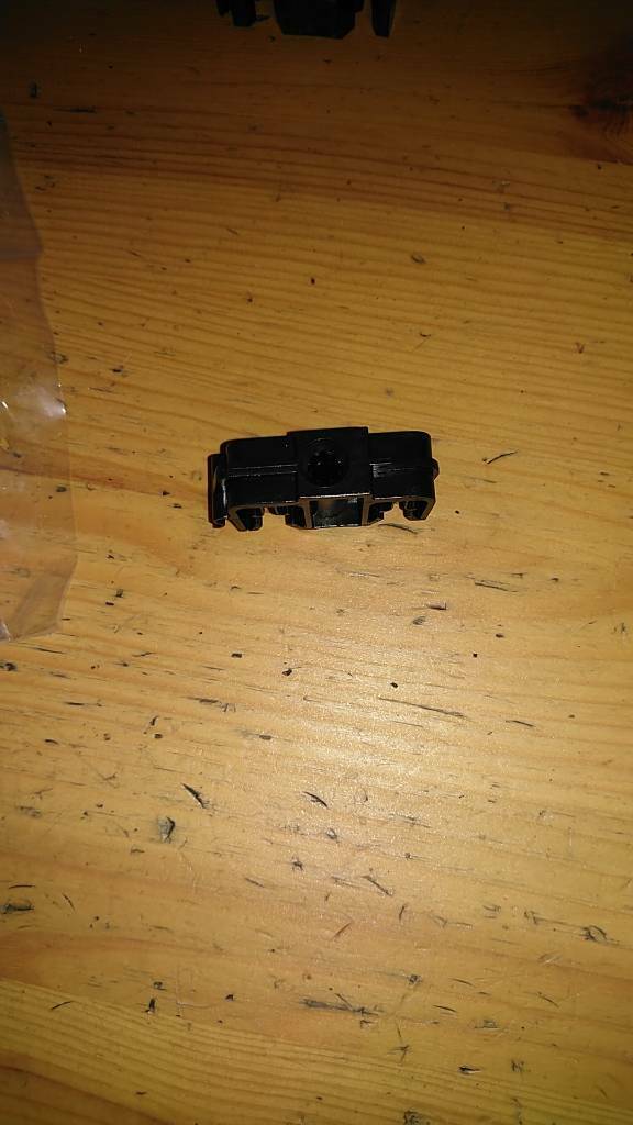 Opel Meriva A Klammer Halter Kraftstoffleitung neu GM