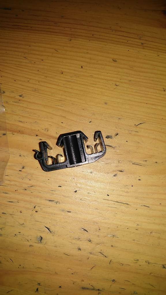 Opel Meriva A Klammer Halter Kraftstoffleitung neu GM