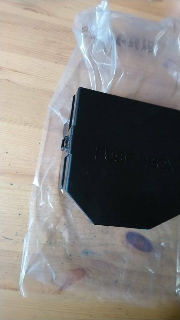 Mazda oldtimer youngtimer Sicherrungskasten Abdeckung neu