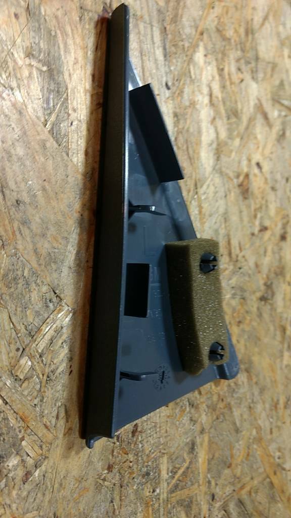 Original Opel Vectra A Einsatzecke oben links Neu
