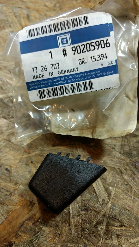 Kadett E Caravan Bügel Halter h.r Laderaum original GM Opel NEU