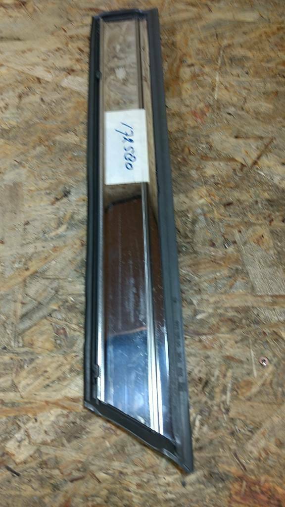 Original GM Opel Rekord E Caravan 3-Türer Zierleiste NEU