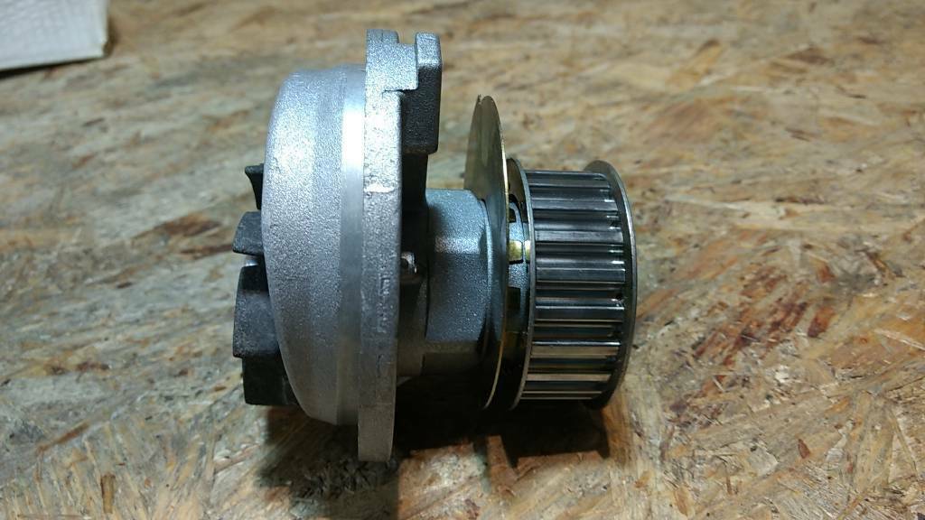 Ascona C Calibra Frontera Ascona Kadett Vectra Omega Wasserpumpe Original GM Opel NEU
