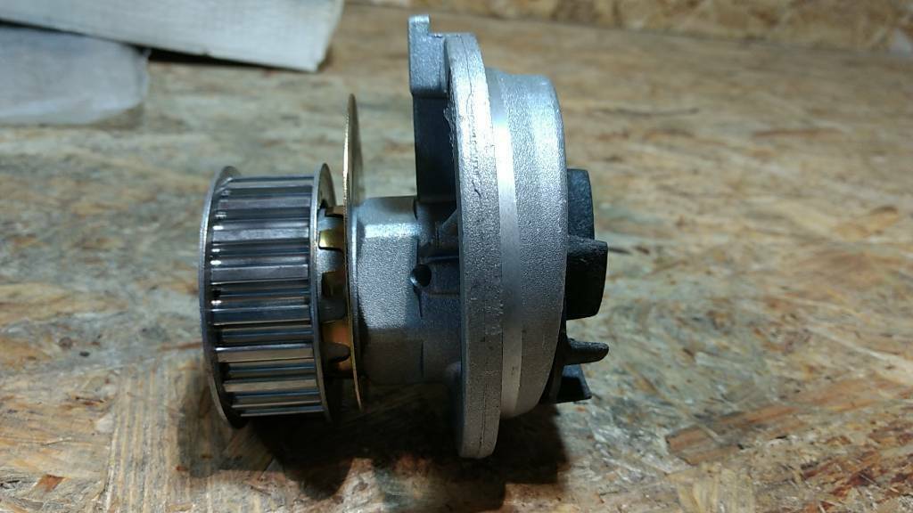 Ascona C Calibra Frontera Ascona Kadett Vectra Omega Wasserpumpe Original GM Opel NEU