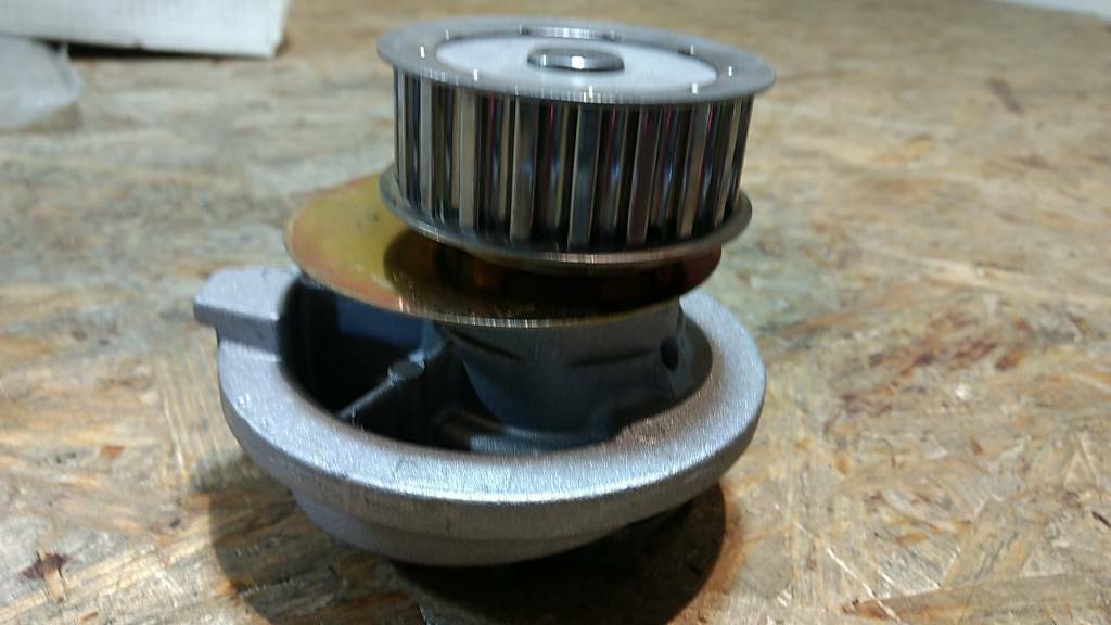 Ascona C Calibra Frontera Ascona Kadett Vectra Omega Wasserpumpe Original GM Opel NEU