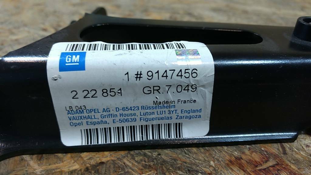 Opel Omega B Halter Träger an Längsträger original GM NEU