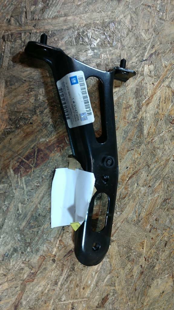 Opel Omega B Halter Träger an Längsträger original GM NEU