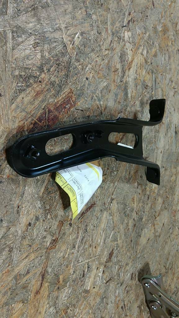 Opel Omega B Halter Träger an Längsträger original GM NEU